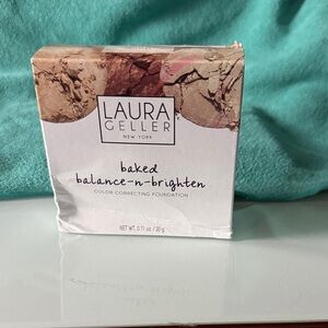 Laura Geller Baked Balance-n-Brighten Foundation - Tan and Cream